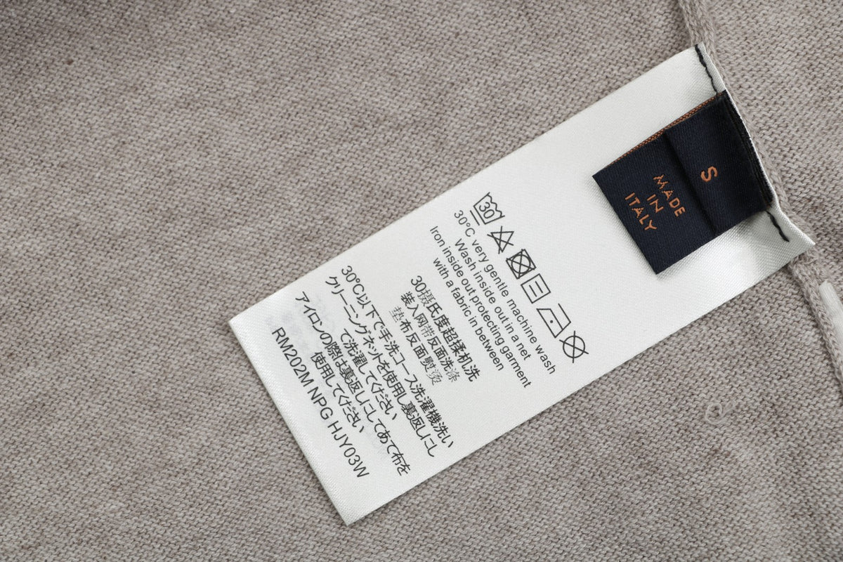 Louis Vuitton LV x Park Seo-Bo Ecriture Looped Script Letter Jacquard Short Sleeve Tee – Grey